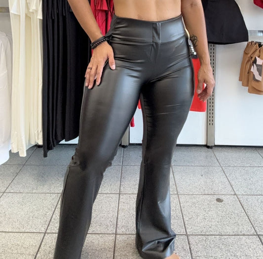 Pantalón palazo leather negro high rise