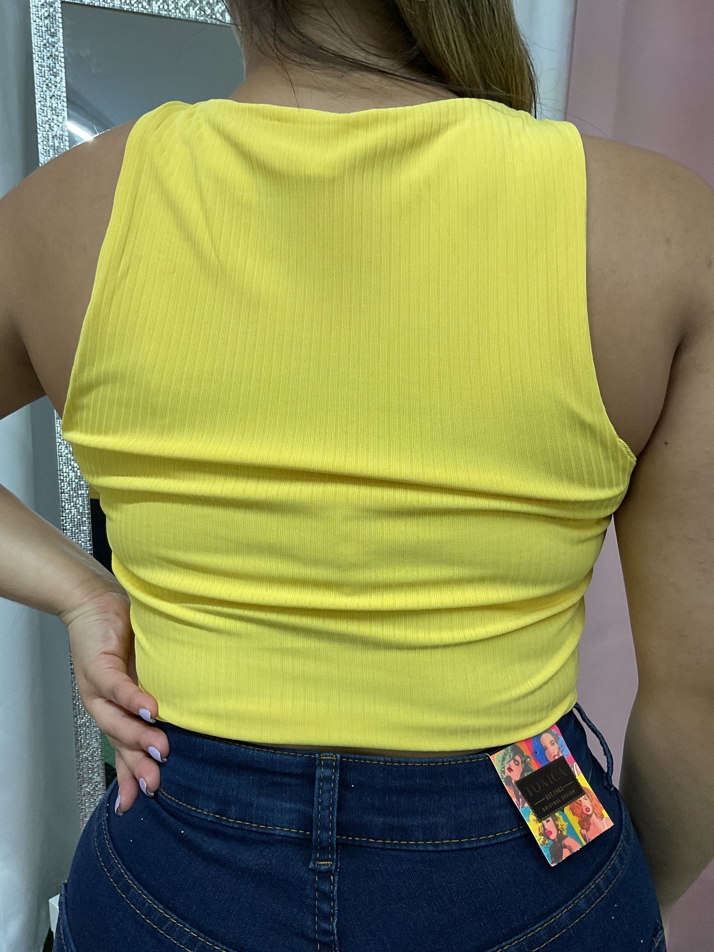 Crop top básico sin mangas amarillo/ rosa/ negro