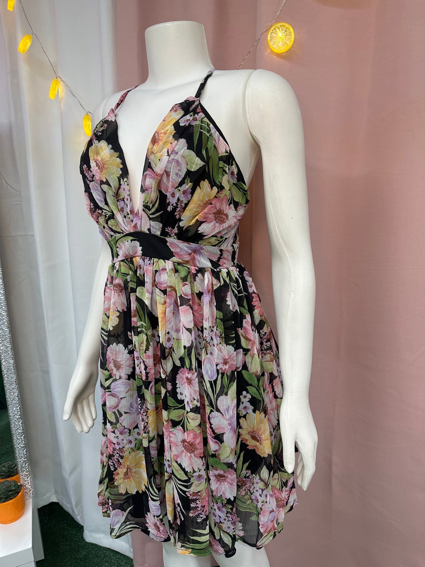 Traje corto floral tirillas negro/ verde