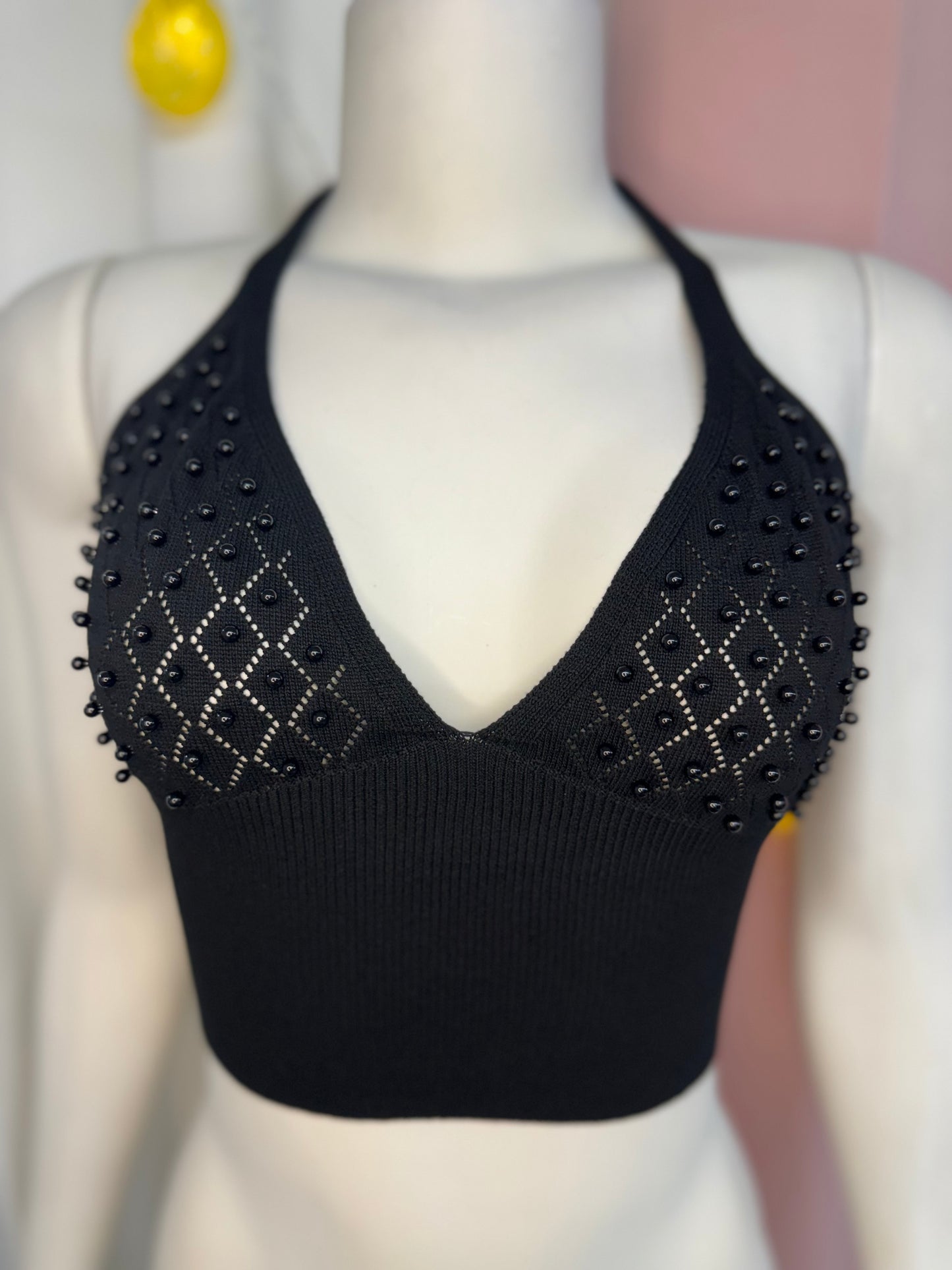 Crop top lazo cuello perlas busto negro