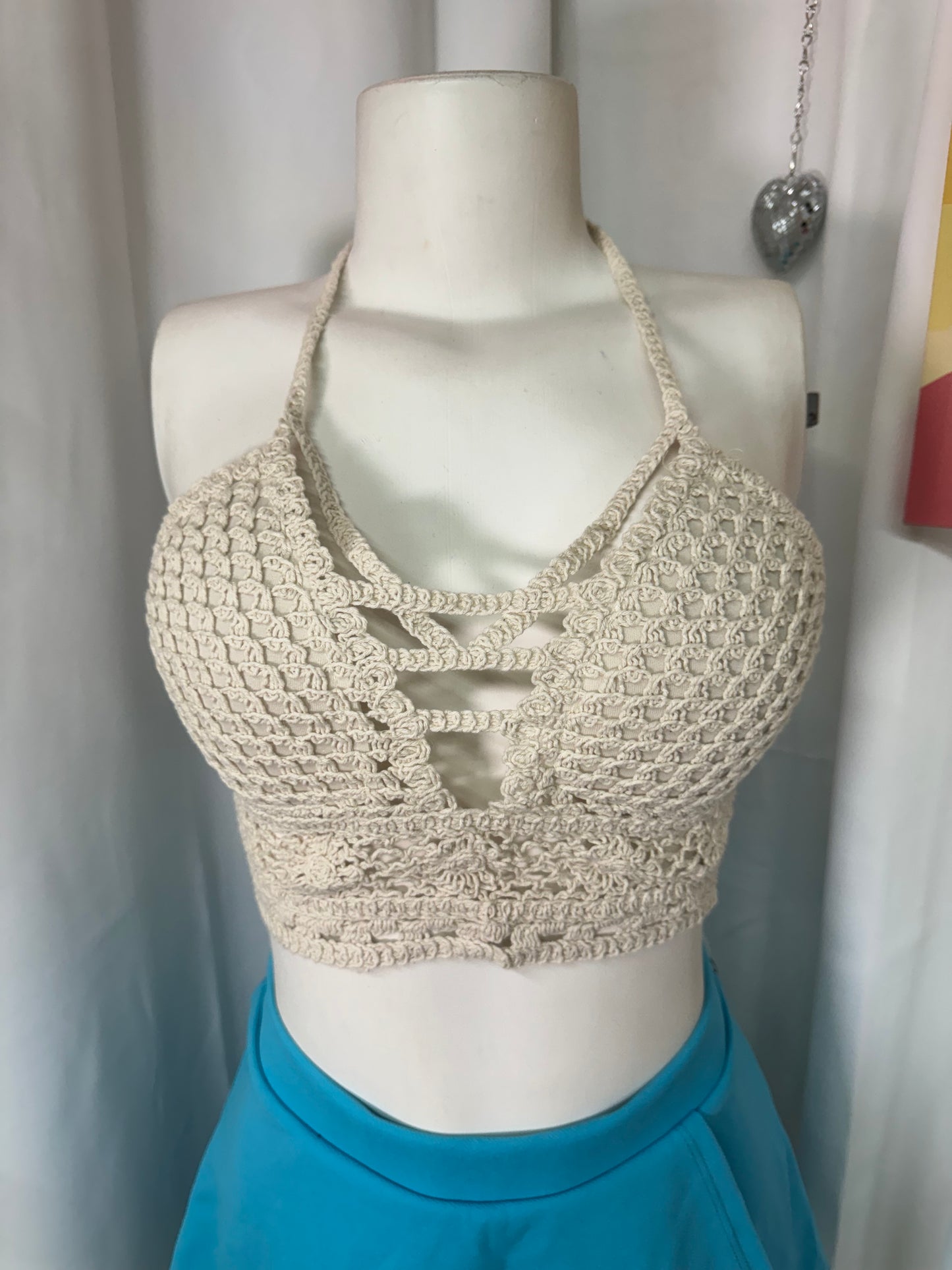 Crop top tejido tiras negro/crema/blanco one size