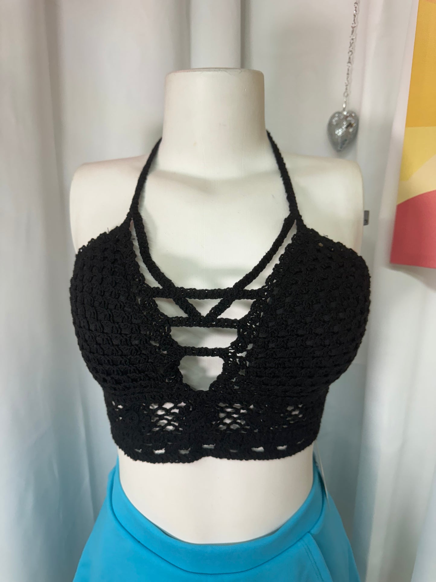 Crop top tejido tiras negro/crema/blanco one size