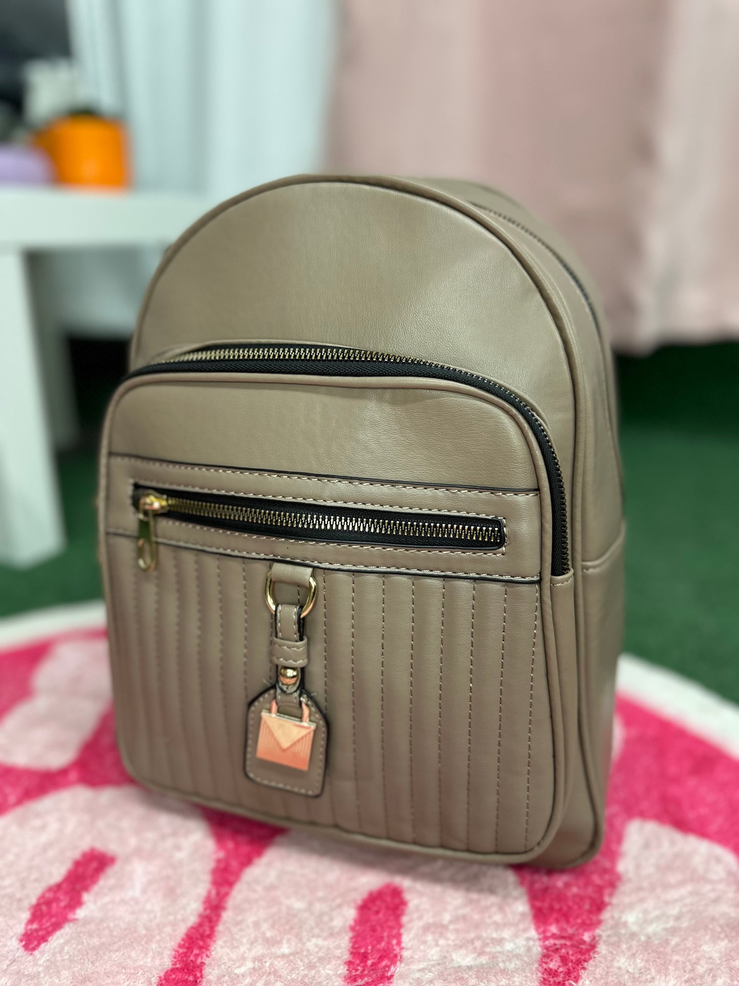 Mochila cartera color taupe